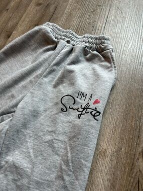 Girls' Gray 'I'm a Swiftie' Lounge Pants